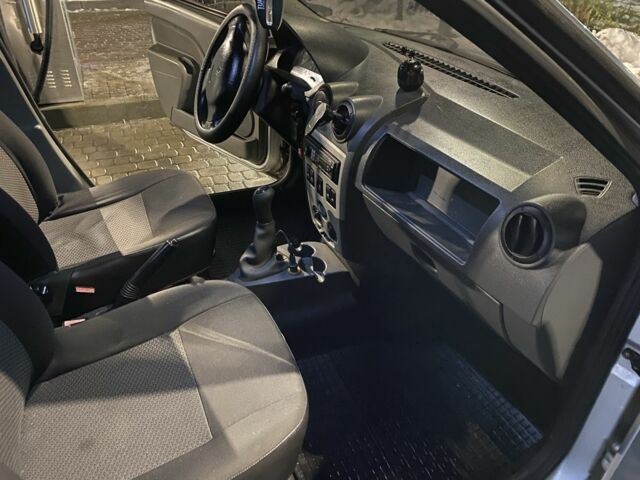 Серый Рено Логан, объемом двигателя 1.6 л и пробегом 438 тыс. км за 4400 $, фото 9 на Automoto.ua