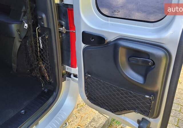 Серый Рено Логан, объемом двигателя 1.6 л и пробегом 196 тыс. км за 5078 $, фото 13 на Automoto.ua