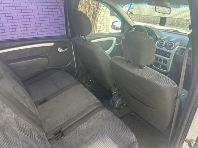 Сірий Рено Логан, об'ємом двигуна 1.6 л та пробігом 163 тис. км за 5300 $, фото 14 на Automoto.ua