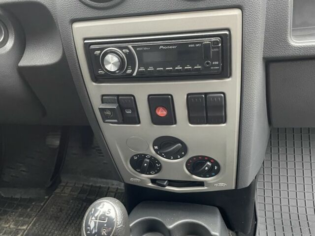 Серый Рено Логан, объемом двигателя 1.6 л и пробегом 227 тыс. км за 5100 $, фото 9 на Automoto.ua