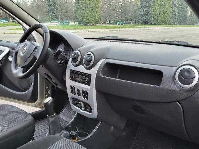 Сірий Рено Логан, об'ємом двигуна 1.6 л та пробігом 146 тис. км за 5900 $, фото 9 на Automoto.ua