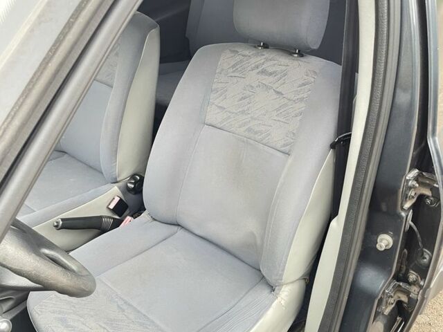 Серый Рено Логан, объемом двигателя 1.6 л и пробегом 227 тыс. км за 5100 $, фото 12 на Automoto.ua