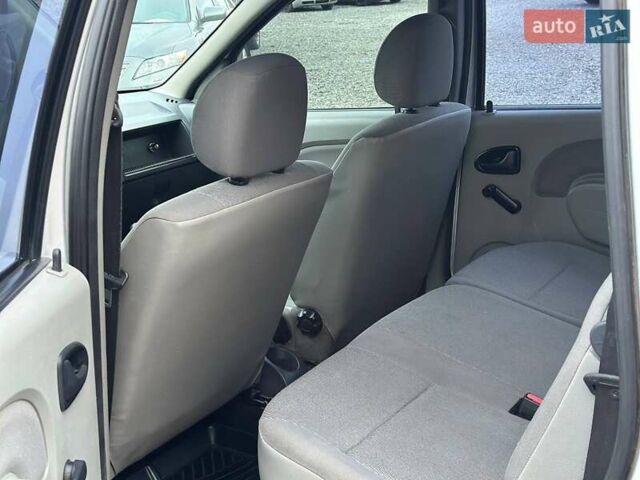 Серый Рено Логан, объемом двигателя 1.6 л и пробегом 185 тыс. км за 4850 $, фото 4 на Automoto.ua