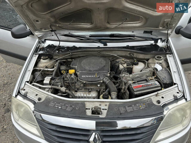 Серый Рено Логан, объемом двигателя 1.6 л и пробегом 315 тыс. км за 5200 $, фото 39 на Automoto.ua