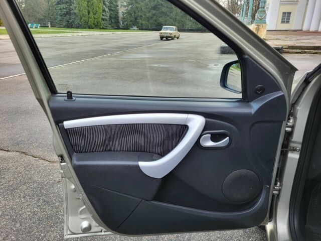 Сірий Рено Логан, об'ємом двигуна 1.6 л та пробігом 146 тис. км за 5900 $, фото 15 на Automoto.ua