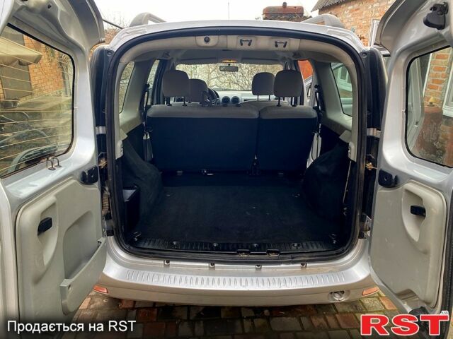 Серый Рено Логан, объемом двигателя 1.6 л и пробегом 138 тыс. км за 6350 $, фото 6 на Automoto.ua