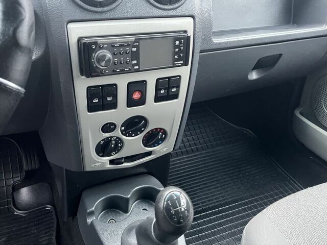 Серый Рено Логан, объемом двигателя 1.6 л и пробегом 93 тыс. км за 6200 $, фото 12 на Automoto.ua