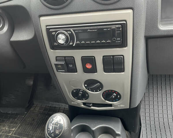 Серый Рено Логан, объемом двигателя 1.6 л и пробегом 227 тыс. км за 5100 $, фото 11 на Automoto.ua