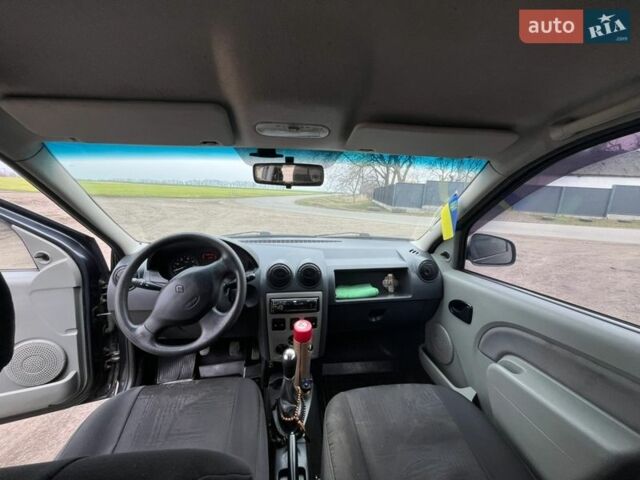 Серый Рено Логан, объемом двигателя 1.6 л и пробегом 258 тыс. км за 5200 $, фото 6 на Automoto.ua