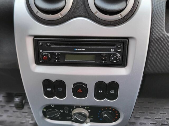 Сірий Рено Логан, об'ємом двигуна 1.6 л та пробігом 146 тис. км за 5900 $, фото 13 на Automoto.ua