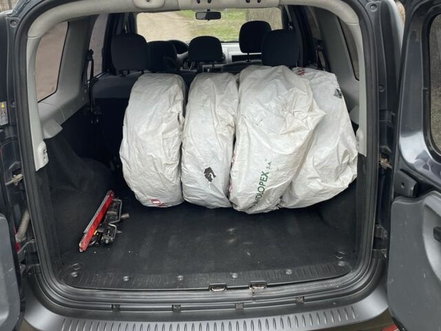 Серый Рено Логан, объемом двигателя 1.6 л и пробегом 227 тыс. км за 5100 $, фото 14 на Automoto.ua