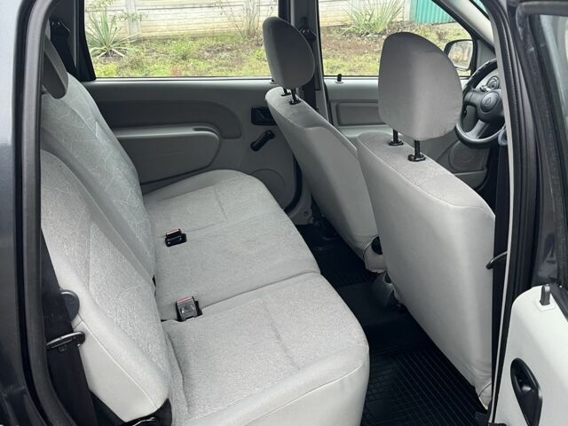 Серый Рено Логан, объемом двигателя 1.6 л и пробегом 93 тыс. км за 6200 $, фото 10 на Automoto.ua