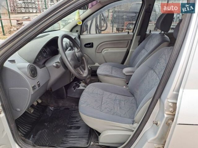 Сірий Рено Логан, об'ємом двигуна 1.6 л та пробігом 280 тис. км за 4800 $, фото 9 на Automoto.ua