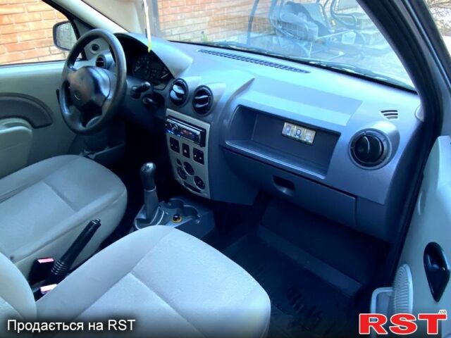 Серый Рено Логан, объемом двигателя 1.6 л и пробегом 138 тыс. км за 6350 $, фото 5 на Automoto.ua