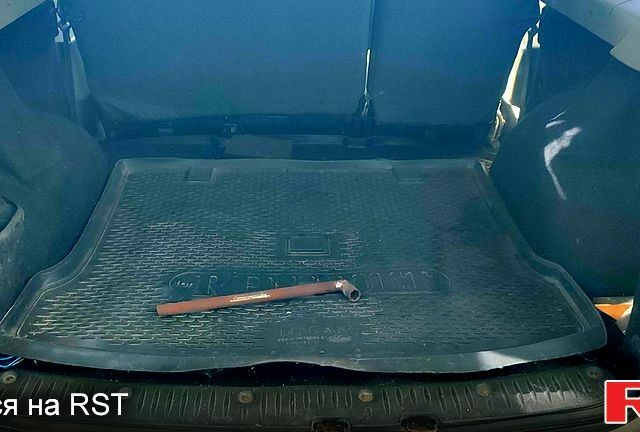 Серый Рено Логан, объемом двигателя 1.5 л и пробегом 202 тыс. км за 1400 $, фото 7 на Automoto.ua