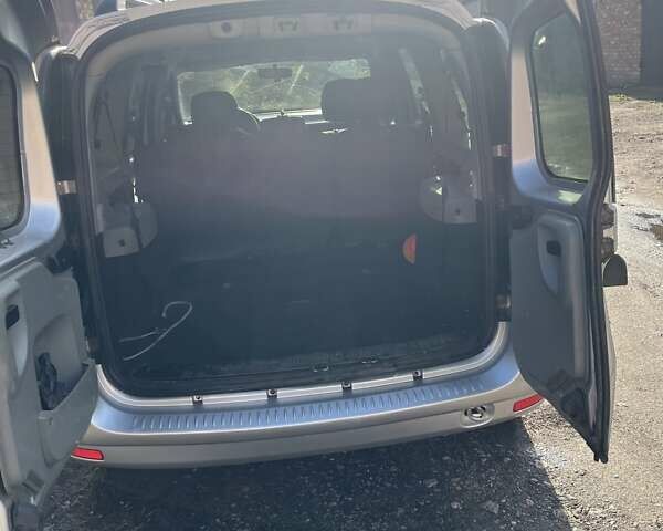 Сірий Рено Логан, об'ємом двигуна 1.6 л та пробігом 267 тис. км за 5500 $, фото 7 на Automoto.ua