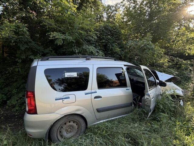 Сірий Рено Логан, об'ємом двигуна 1.6 л та пробігом 200 тис. км за 500 $, фото 1 на Automoto.ua
