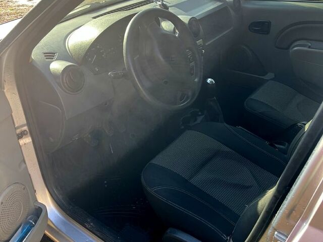 Серый Рено Логан, объемом двигателя 1.6 л и пробегом 267 тыс. км за 5500 $, фото 4 на Automoto.ua