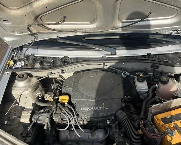 Сірий Рено Логан, об'ємом двигуна 1.6 л та пробігом 267 тис. км за 5500 $, фото 6 на Automoto.ua