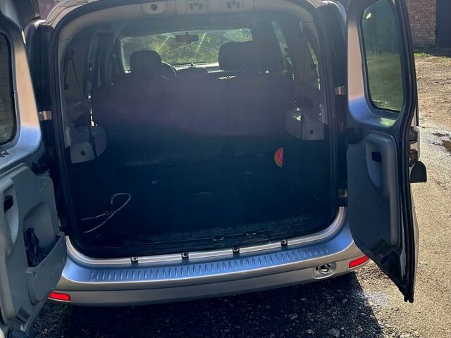 Серый Рено Логан, объемом двигателя 1.6 л и пробегом 267 тыс. км за 5500 $, фото 7 на Automoto.ua