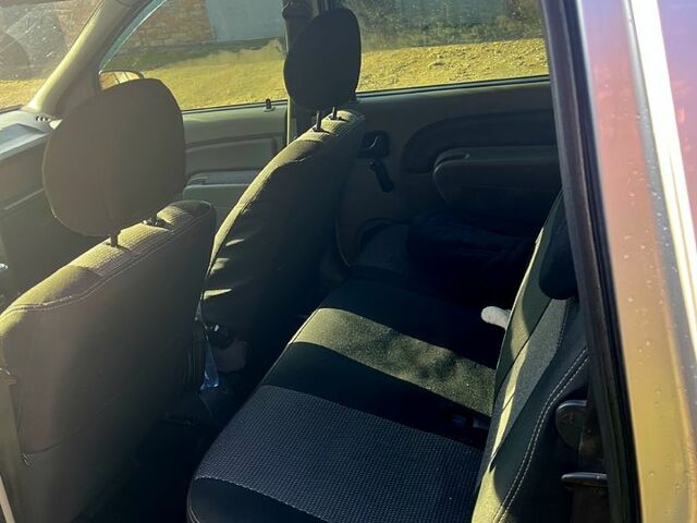 Серый Рено Логан, объемом двигателя 1.6 л и пробегом 267 тыс. км за 5500 $, фото 3 на Automoto.ua