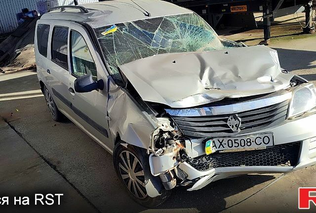 Серый Рено Логан, объемом двигателя 1.5 л и пробегом 202 тыс. км за 1400 $, фото 5 на Automoto.ua