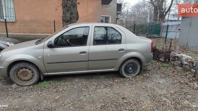 Серый Рено Логан, объемом двигателя 1.6 л и пробегом 70 тыс. км за 5000 $, фото 5 на Automoto.ua