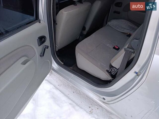 Сірий Рено Логан, об'ємом двигуна 1.6 л та пробігом 230 тис. км за 4900 $, фото 9 на Automoto.ua