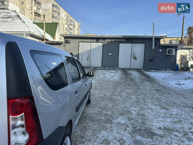 Сірий Рено Логан, об'ємом двигуна 1.6 л та пробігом 250 тис. км за 4300 $, фото 15 на Automoto.ua