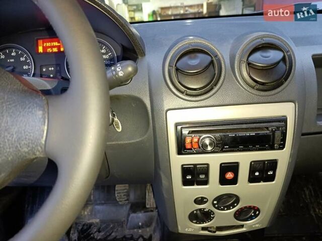 Сірий Рено Логан, об'ємом двигуна 1.6 л та пробігом 230 тис. км за 4900 $, фото 7 на Automoto.ua