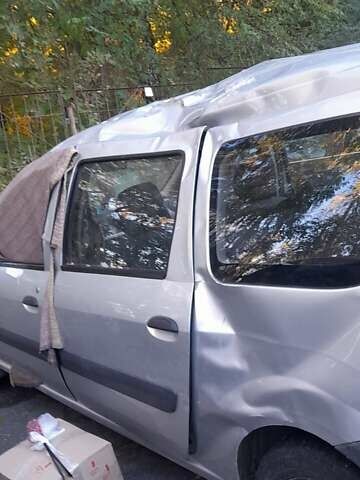 Серый Рено Логан, объемом двигателя 1.6 л и пробегом 119 тыс. км за 3200 $, фото 2 на Automoto.ua