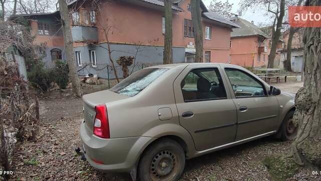 Серый Рено Логан, объемом двигателя 1.6 л и пробегом 70 тыс. км за 5000 $, фото 3 на Automoto.ua