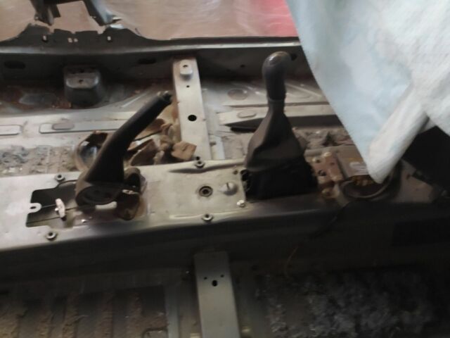 Серый Рено Логан, объемом двигателя 1.6 л и пробегом 76 тыс. км за 2200 $, фото 2 на Automoto.ua