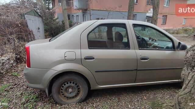 Серый Рено Логан, объемом двигателя 1.6 л и пробегом 70 тыс. км за 5000 $, фото 2 на Automoto.ua