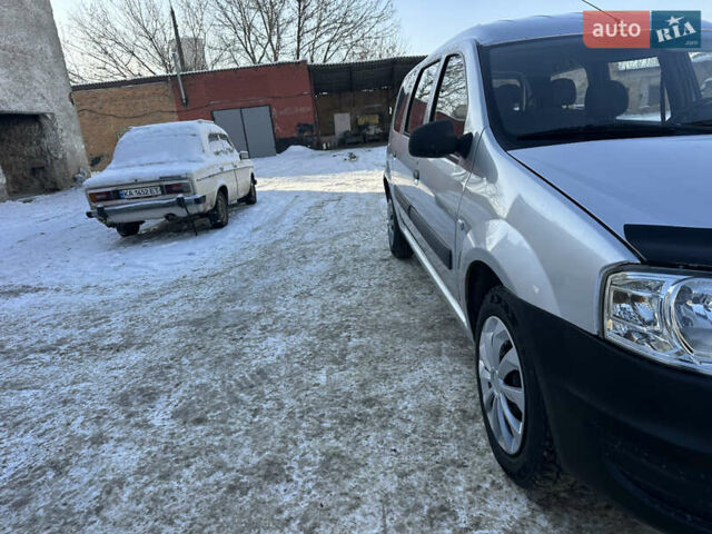 Сірий Рено Логан, об'ємом двигуна 1.6 л та пробігом 250 тис. км за 4300 $, фото 13 на Automoto.ua