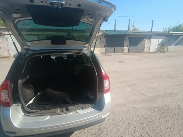 Серый Рено Логан, объемом двигателя 1.6 л и пробегом 220 тыс. км за 5800 $, фото 3 на Automoto.ua