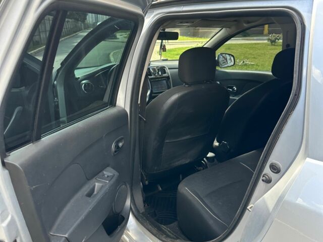 Серый Рено Логан, объемом двигателя 0.9 л и пробегом 155 тыс. км за 6900 $, фото 10 на Automoto.ua