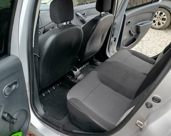 Сірий Рено Логан, об'ємом двигуна 1.46 л та пробігом 230 тис. км за 8300 $, фото 9 на Automoto.ua