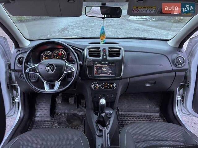 Серый Рено Логан, объемом двигателя 1.5 л и пробегом 61 тыс. км за 11950 $, фото 2 на Automoto.ua