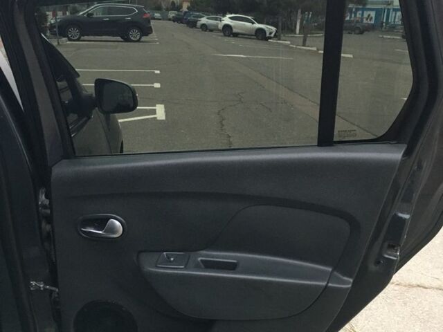 Серый Рено Логан, объемом двигателя 1.5 л и пробегом 229 тыс. км за 12500 $, фото 6 на Automoto.ua