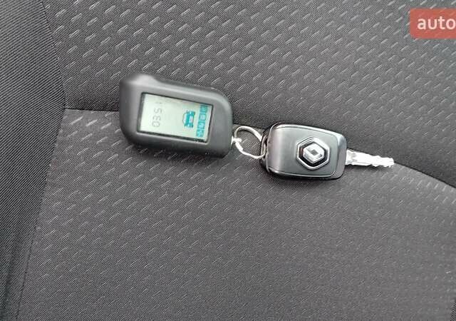 Сірий Рено Логан, об'ємом двигуна 1.46 л та пробігом 79 тис. км за 11000 $, фото 19 на Automoto.ua