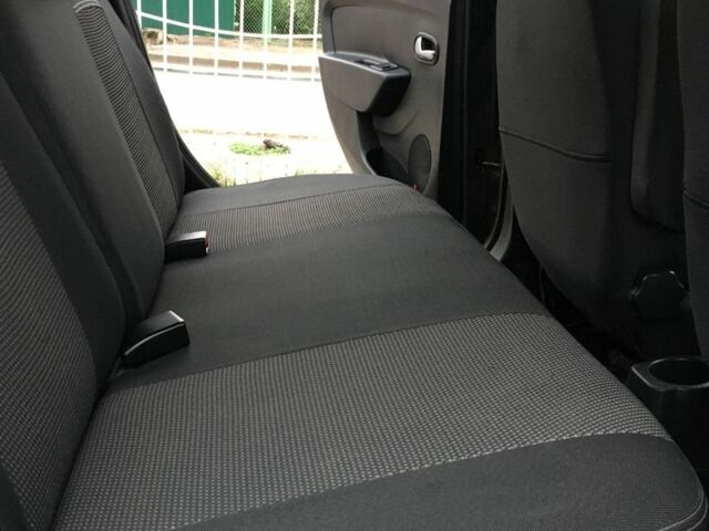 Серый Рено Логан, объемом двигателя 1.5 л и пробегом 229 тыс. км за 12500 $, фото 11 на Automoto.ua