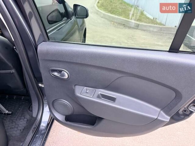 Рено Логан 2019 в Киеве на Automoto.ua Серый Рено Логан, объемом двигателя 1.46 л и пробегом 225 тыс. км за 14000 $, фото 16 на Automoto.ua