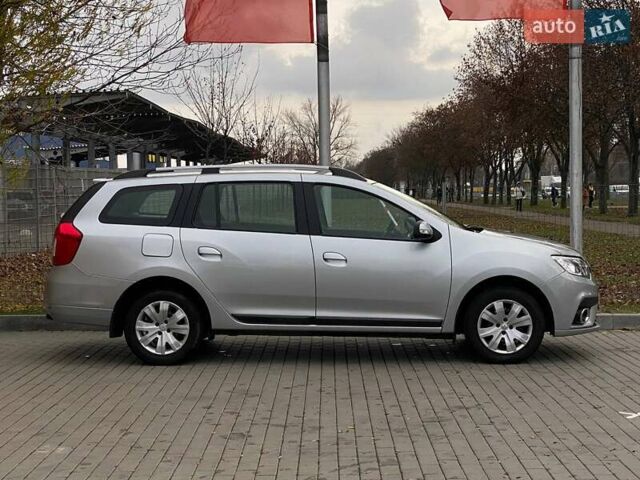 Серый Рено Логан, объемом двигателя 1.46 л и пробегом 38 тыс. км за 12800 $, фото 3 на Automoto.ua