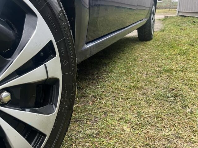 Синій Рено Логан, об'ємом двигуна 1.6 л та пробігом 430 тис. км за 3500 $, фото 8 на Automoto.ua