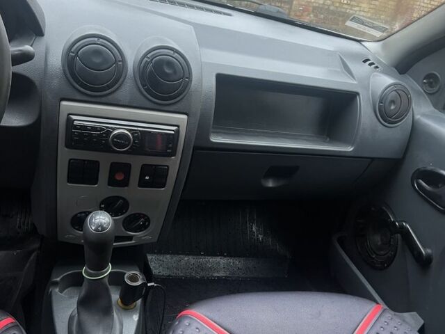 Синій Рено Логан, об'ємом двигуна 1.6 л та пробігом 430 тис. км за 3500 $, фото 16 на Automoto.ua