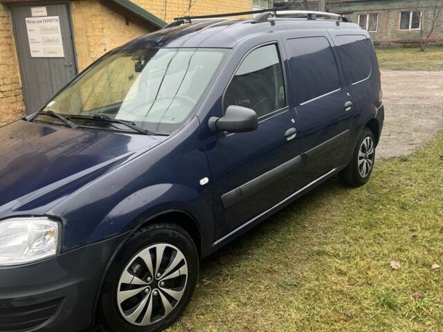 Синій Рено Логан, об'ємом двигуна 1.6 л та пробігом 430 тис. км за 3500 $, фото 2 на Automoto.ua