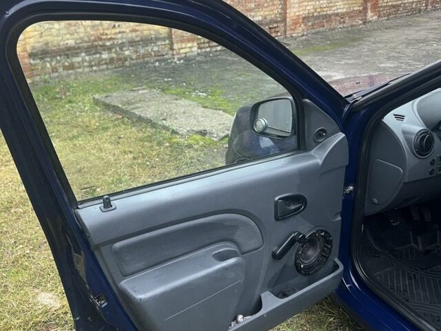 Синій Рено Логан, об'ємом двигуна 1.6 л та пробігом 430 тис. км за 3500 $, фото 11 на Automoto.ua