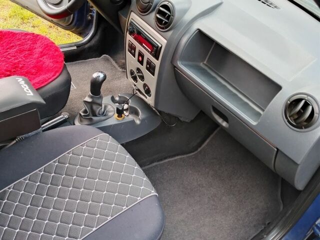 Синій Рено Логан, об'ємом двигуна 1.4 л та пробігом 256 тис. км за 2800 $, фото 3 на Automoto.ua