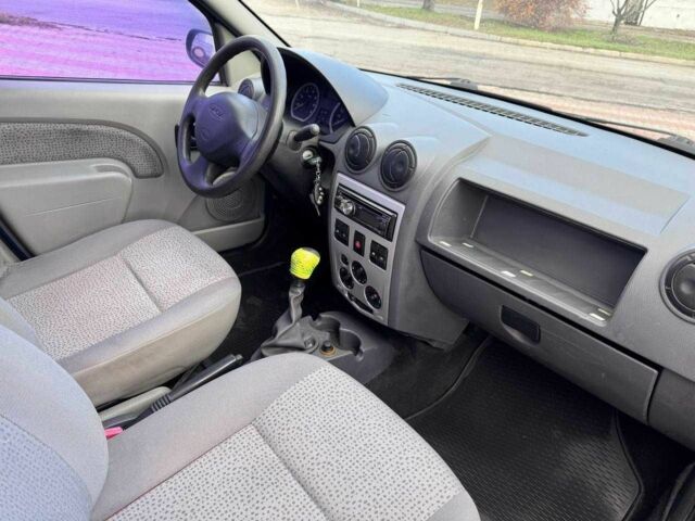 Синий Рено Логан, объемом двигателя 1.6 л и пробегом 250 тыс. км за 2200 $, фото 8 на Automoto.ua